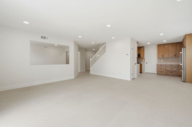 Building Photo - Flexible 5-Bedroom Home with BRAND NEW Designer Upgrades