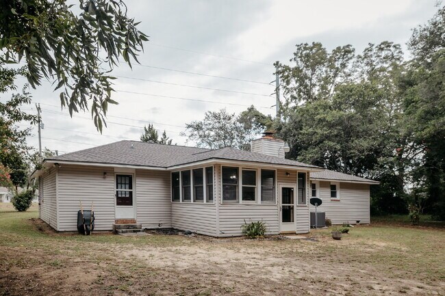 Building Photo - Fully Furnished Charleston Rental Near Folly Beach – Utilities Included | $3,100/Month
