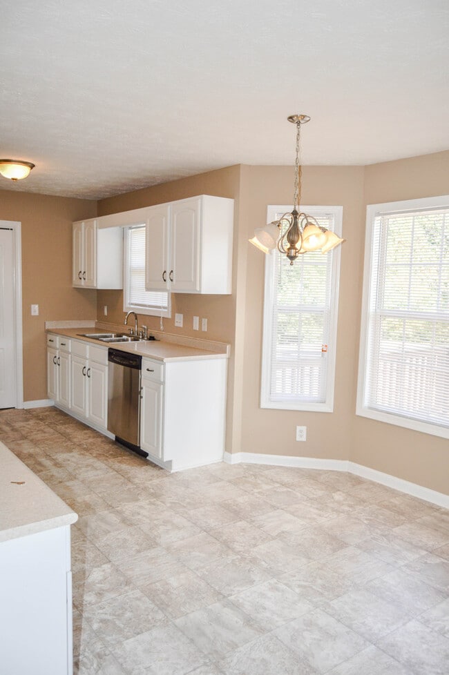 Building Photo - Pet Friendly Ranch with Bonus!