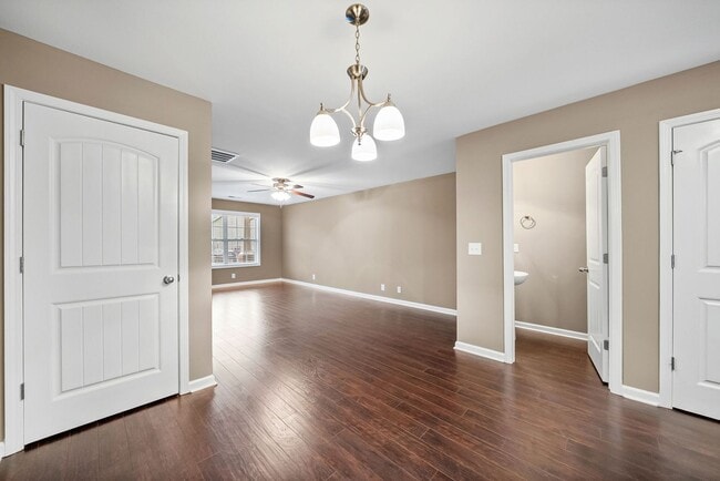 Building Photo - Nice Townhome in Governors Crossing Ready for you to Call home before Christmas