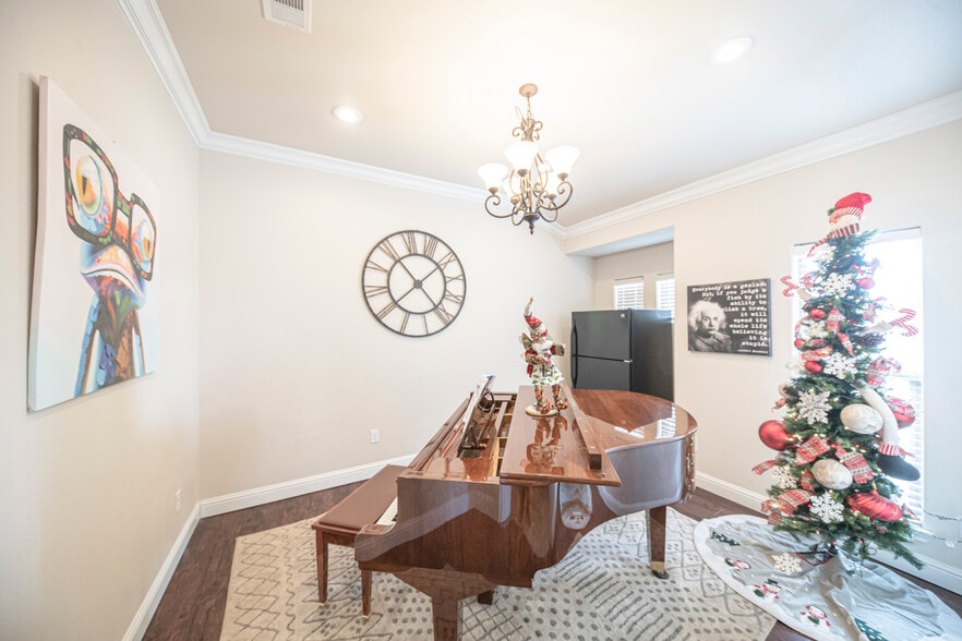 Building Photo - 6922 Ranch Hand Dr