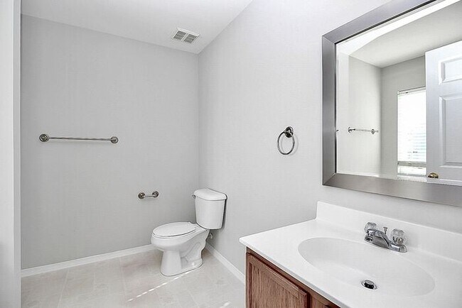 Building Photo - Large 4BD/2.5BA Home in Cabarrus Crossing!