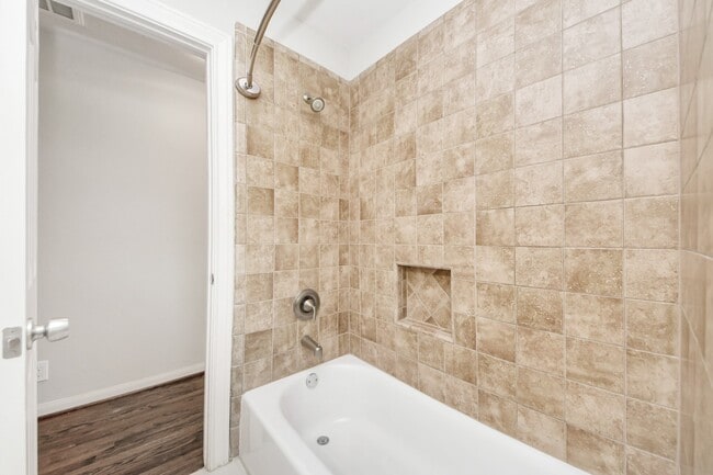 Building Photo - 8102 Bob White Dr