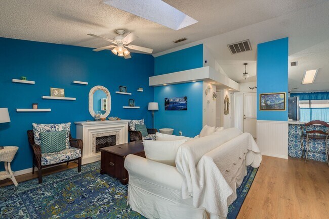 Building Photo - Beautifully Maintained 2-Bedroom, 2-Bath Villa in Tarpon Springs