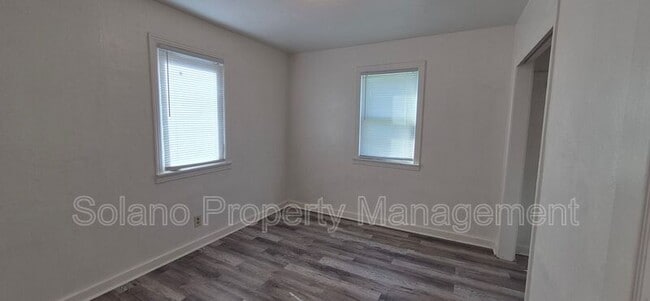 Building Photo - 460 N Washington St