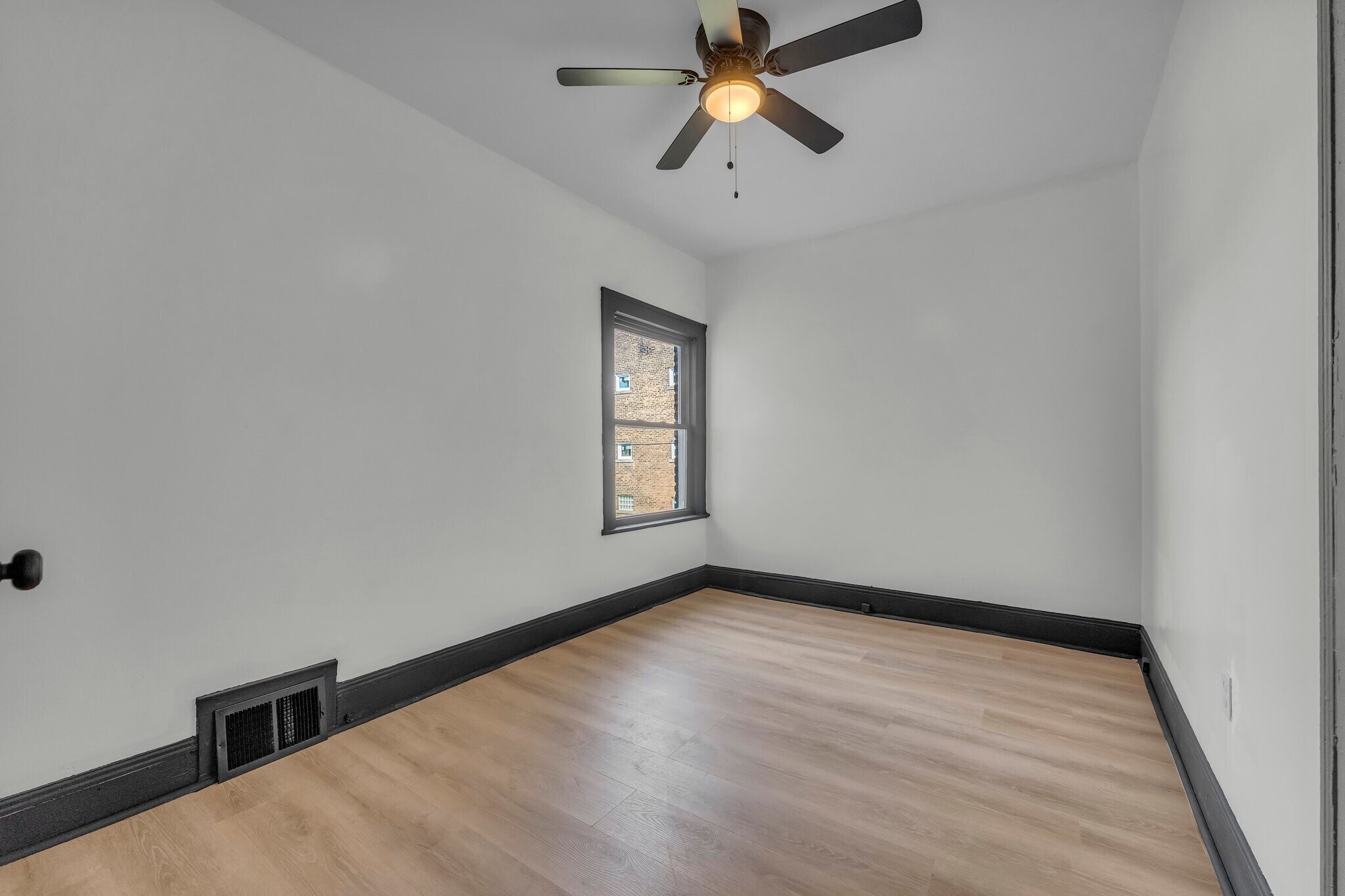 Building Photo - 3447 E 140th St