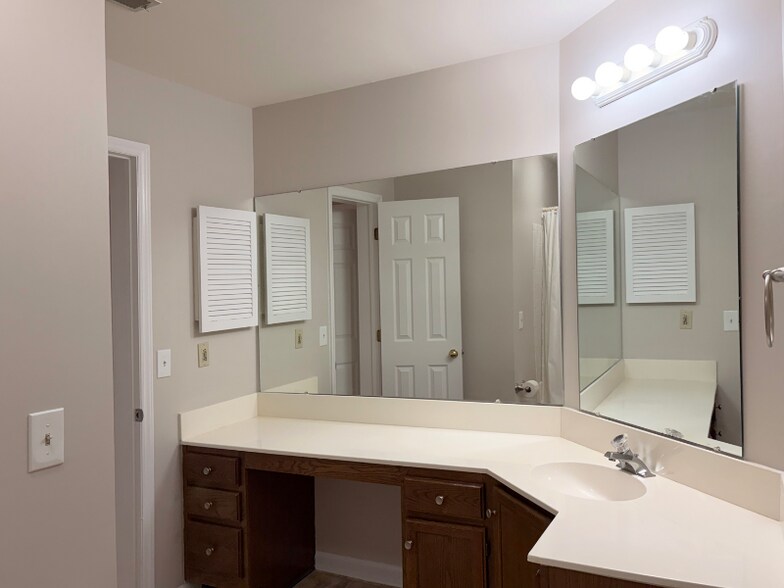 Building Photo - 6140 Gray Gate Ln