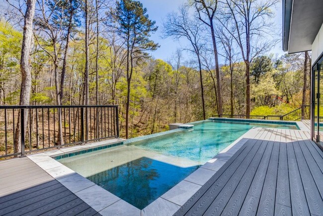 Building Photo - 600 Colebrook Ct NW
