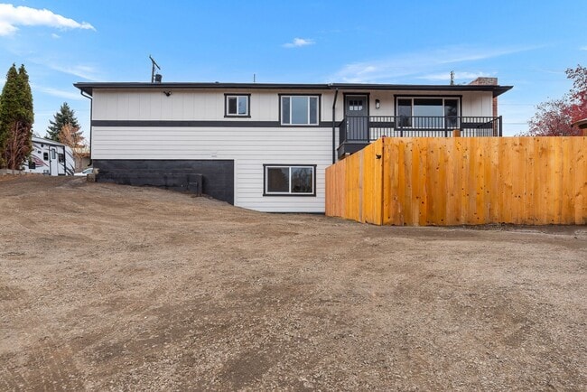 Building Photo - 460 N James Ave