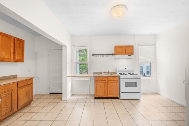 Building Photo - 114 Cedar St