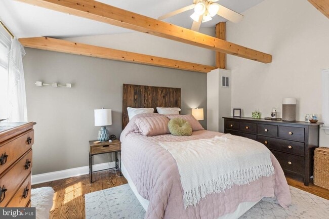 Building Photo - 239 E Thompson St