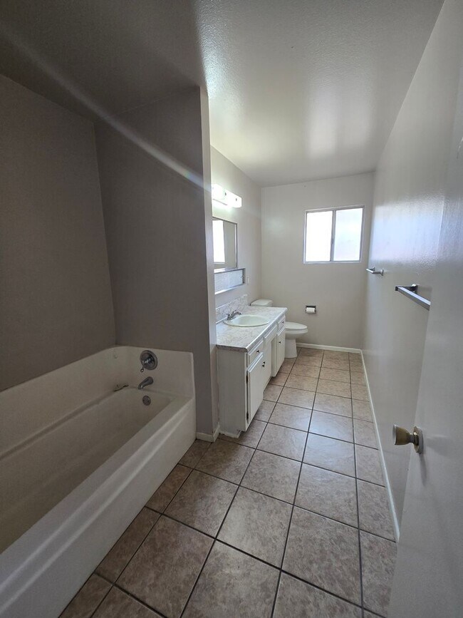 Building Photo - Holte &amp; Associates-Briarwood Ave
