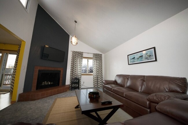 Building Photo - 2370 Canary Ct