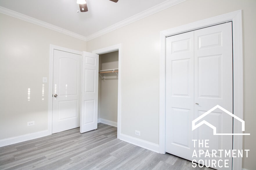 Building Photo - 837.5 W Cornelia Ave