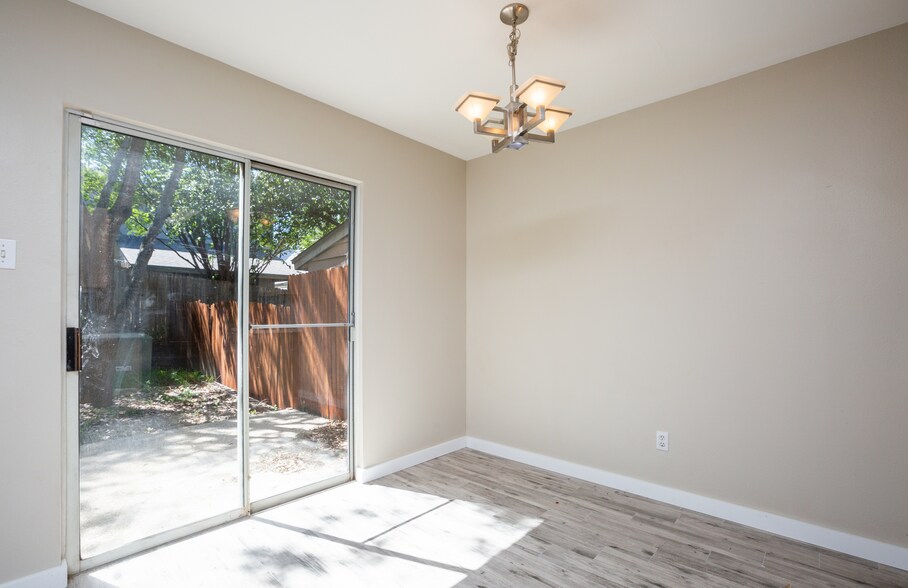 Building Photo - 6034 Gaelic