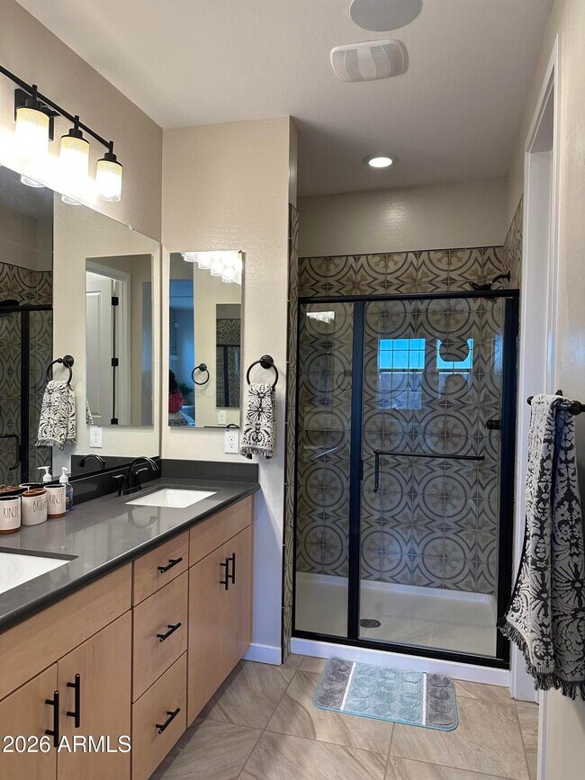 Building Photo - 1663 E Hampton Ln