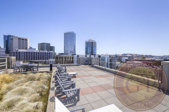 Building Photo - Hayes Valley - 2 BR, 2 BA Condo 947 Sq. Ft...