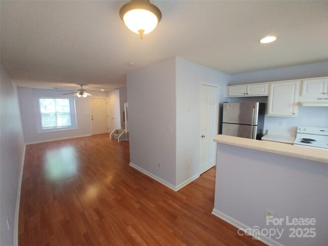 Building Photo - 10146 Forest Landing Dr