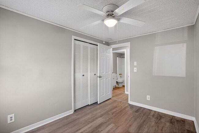 Building Photo - 47499 South Hampton Dr