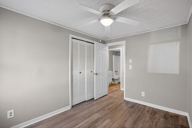 Building Photo - 47499 Southampton Dr