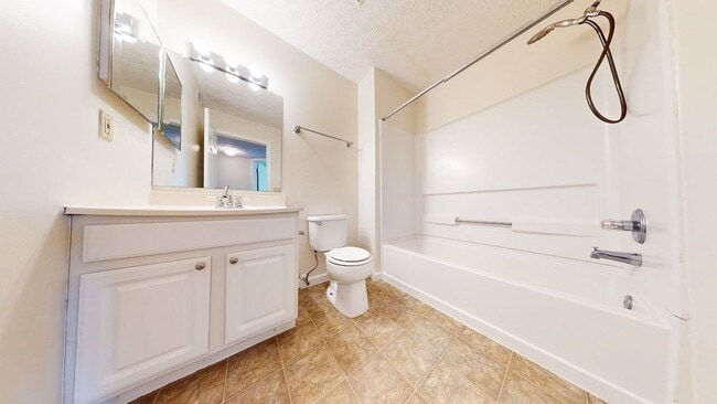 Building Photo - 5566 Garden Ridge