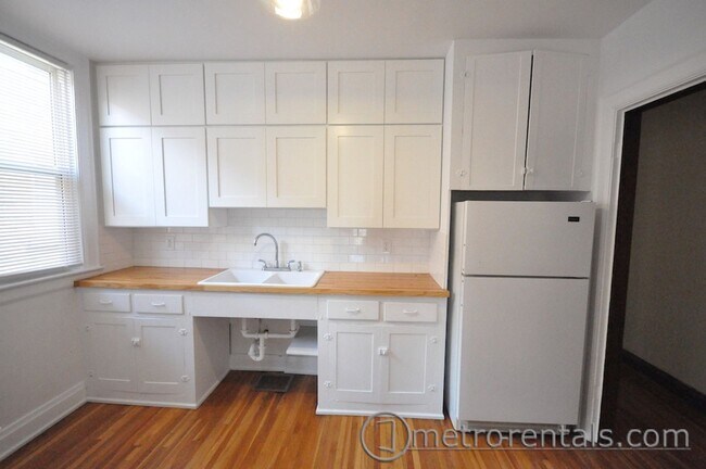 Building Photo - 2621 Indianola Ave