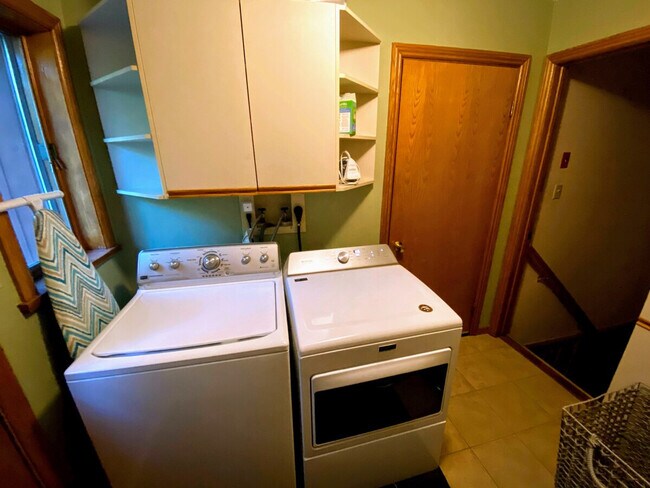 Building Photo - 140 Paquette Cir