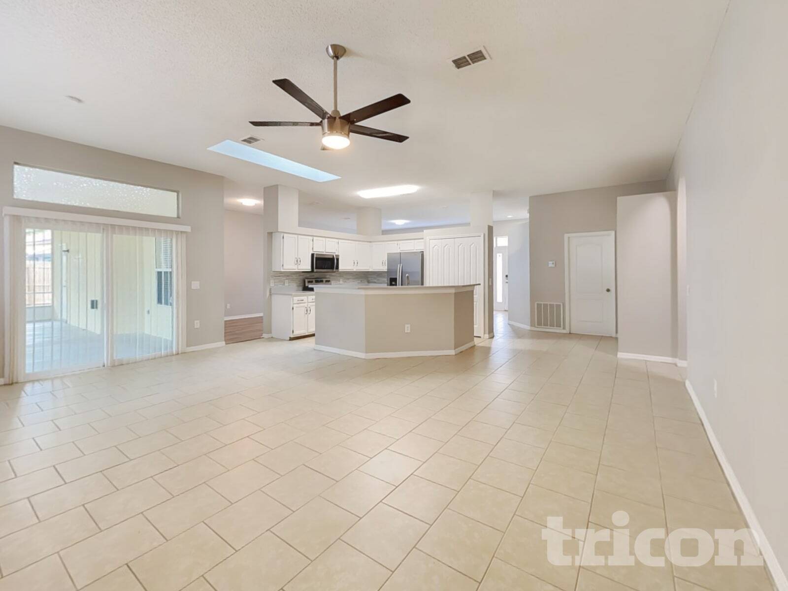 Building Photo - 250 Parkview Dr