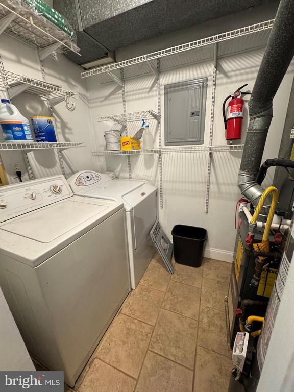 Building Photo - 1303 Hickory Cir