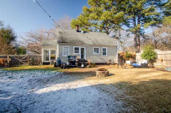 Building Photo - Precious 3-bedroom single-family Cape Cod