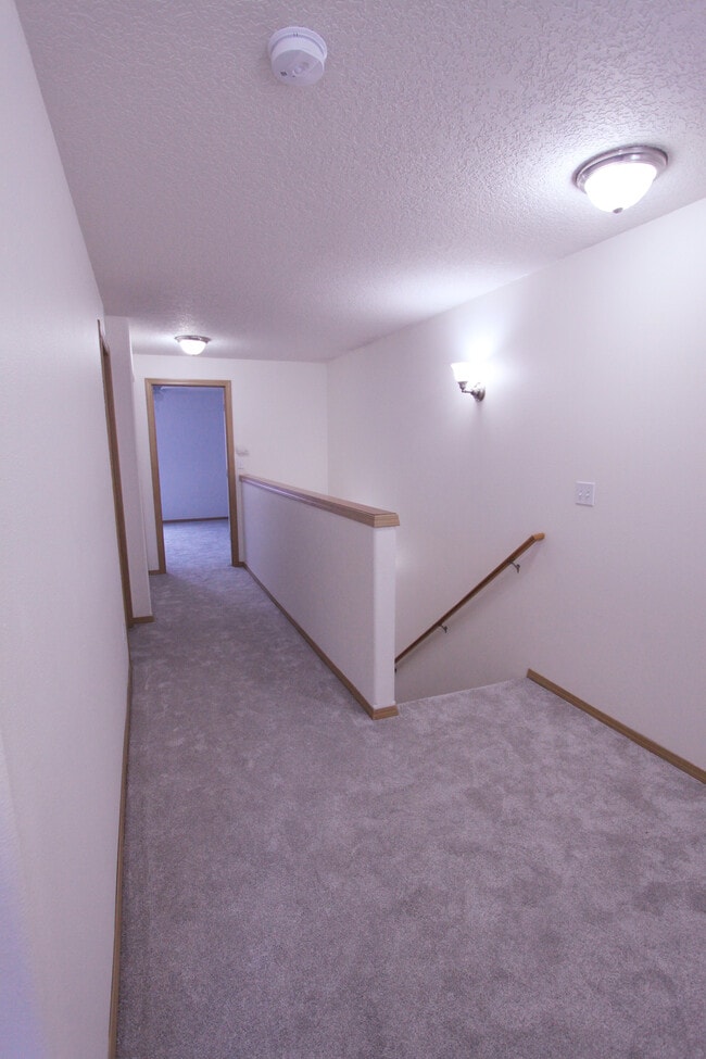 Building Photo - 455 Donna Dr