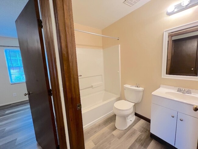 Building Photo - 23 Kandlewood Dr