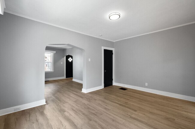 Building Photo - Stunning 2 bedroom home in Carrick availab...