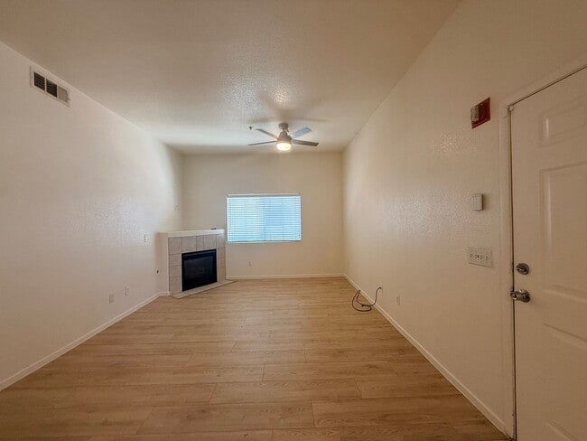 Building Photo - 10245 S Maryland Pkwy
