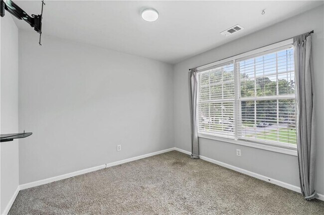 Building Photo - 4419 Silver Ridge Way SW