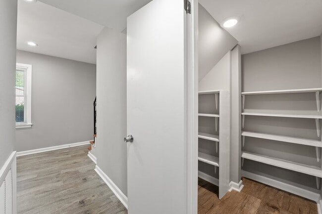 Building Photo - 505 NW Forrest Pk Ct
