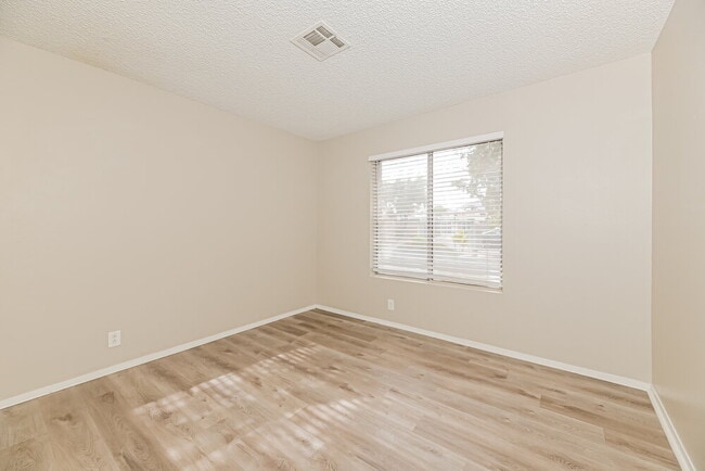 Building Photo - 763 Heritage Vista Ave