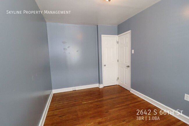 Building Photo - 2642 S 66th St