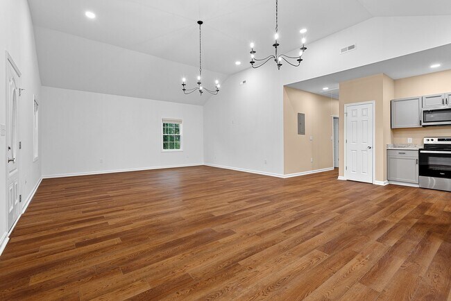Building Photo - $500 OFF Special - 4Bd/ 2Bath Ranch Style home mins from Downtown Burlington