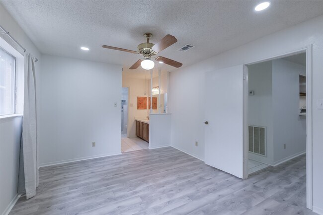Building Photo - 5026 Algernon Dr