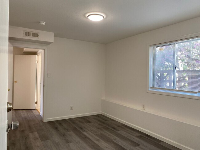 Building Photo - 1033 Pacific Ave