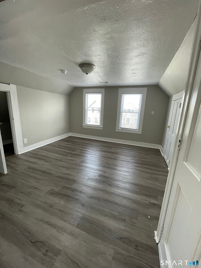 Building Photo - 45 Frank St