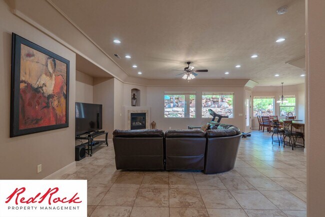 Building Photo - Minimally Furnished home in Little Valley!