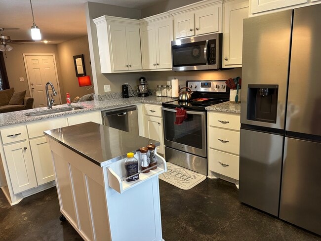 Building Photo - 11 7th St