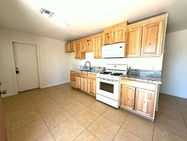 Building Photo - 15841 N Sunny Ln