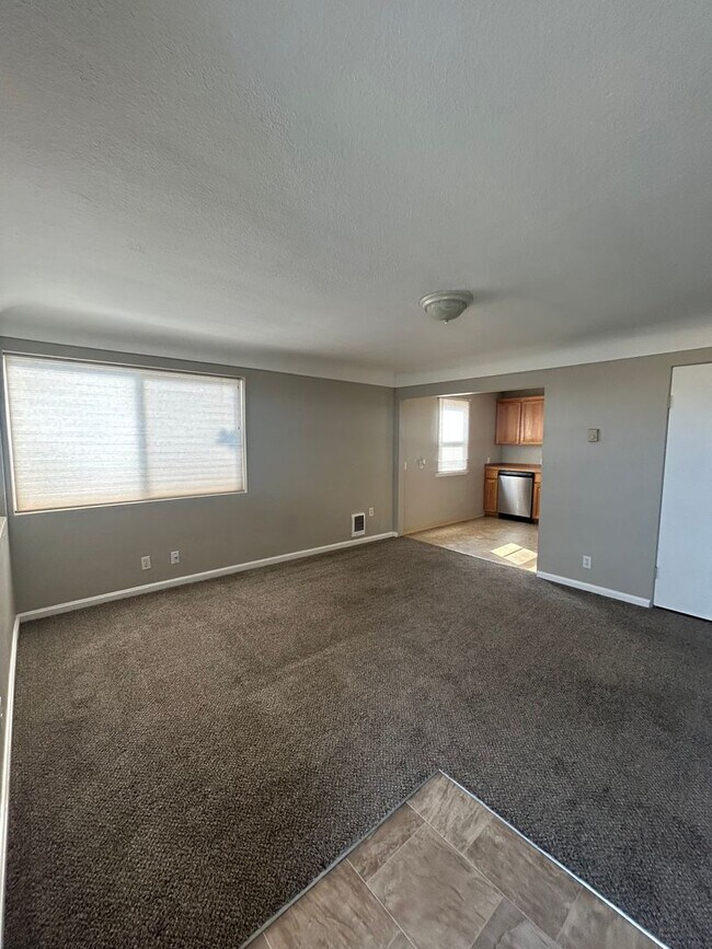 Building Photo - PL001-1504/ 1506 NW Vine St-Zachary