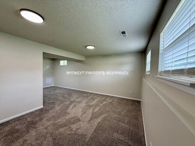 Building Photo - Amazing 3 Bedroom Home!