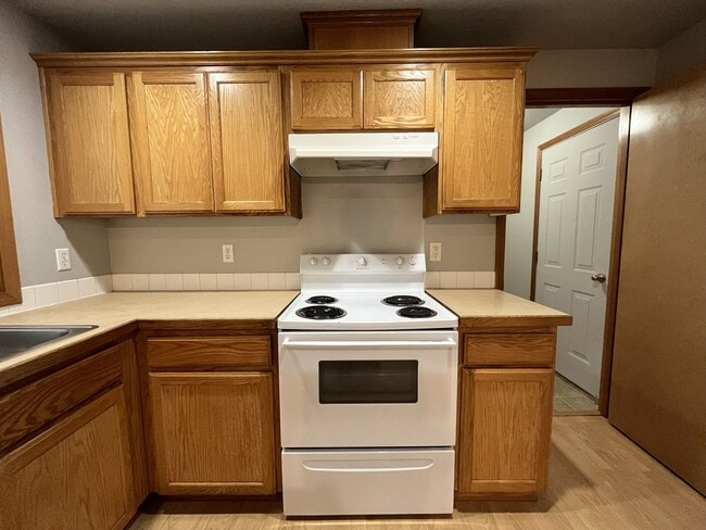 Building Photo - 3-Bed Home with Fireplace, Fenced Backyard, 2 Car Garage & Front Patio!