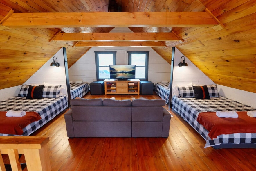 Building Photo - 82 Tuckaway Ridge