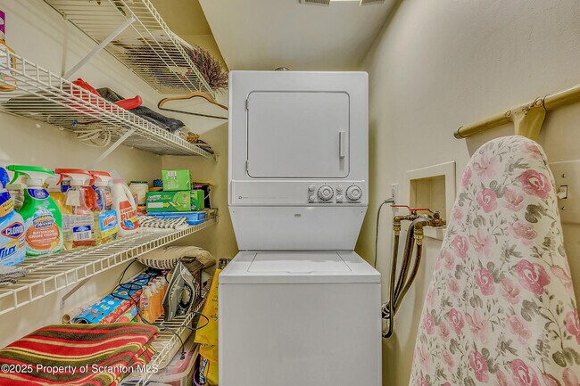 Building Photo - 1504 Summit Pointe